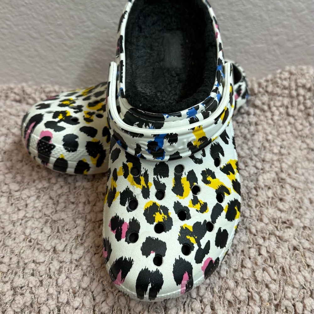 Women’s Rainbow Leopard Crocs, sz 8M